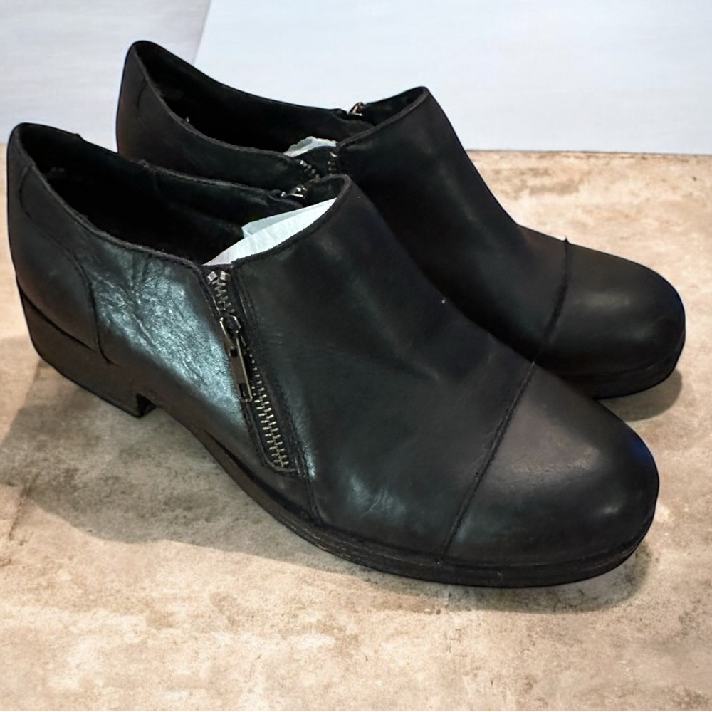 boc Black Leather Women's Flats